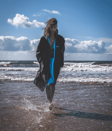 dryrobe Advance Poncho Long Sleeve Black Blue