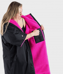 dryrobe Advance Poncho Short Sleeve Black Pink