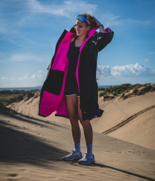 dryrobe Advance Poncho Short Sleeve Black Pink